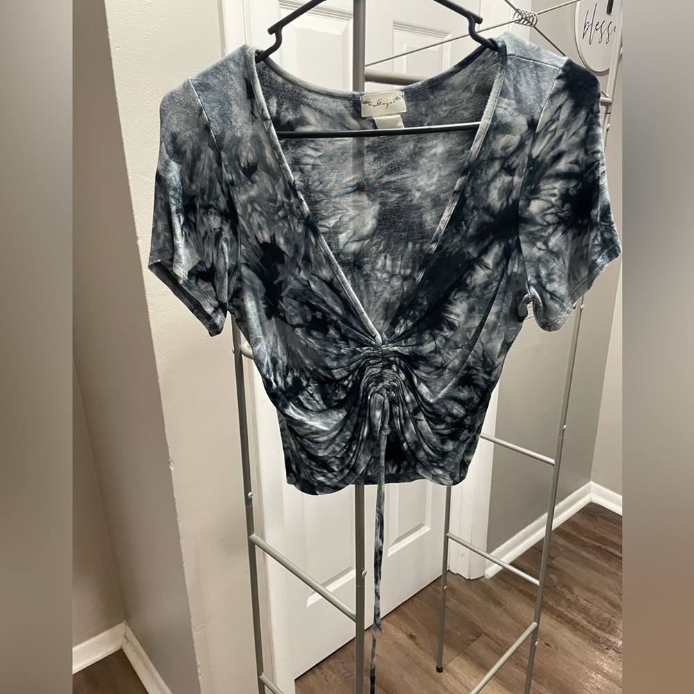 Tie dye scrunch crop top! Can tie in front, worn once